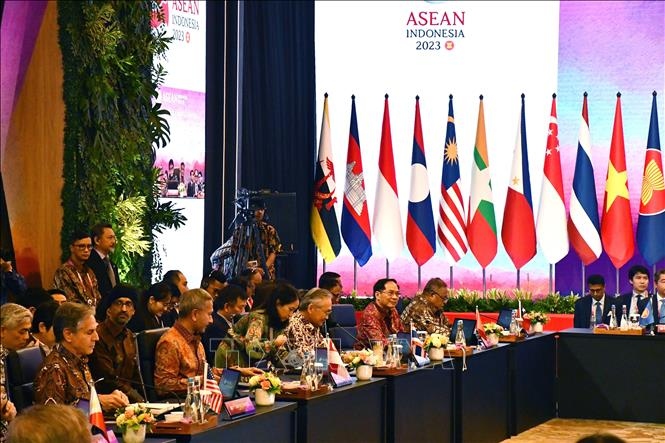 AMM-56: FM Son attends EAS and PMC ASEAN-US meetings